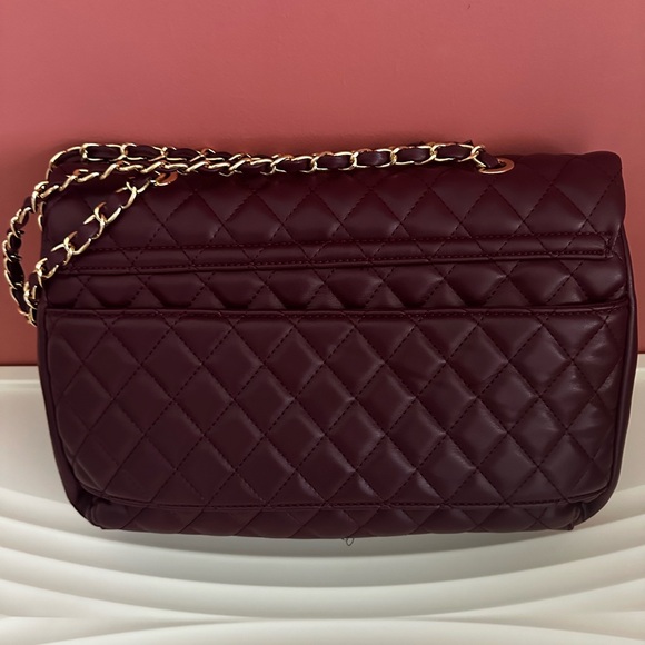 Badgley Mischka Red Quilted Shoulder Like New Travel Luggage Strap on Back - Picture 2 of 10